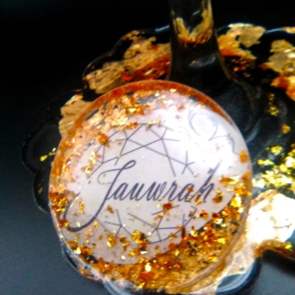 Personalized wine glass with attached coaster - Picture 2 of 3